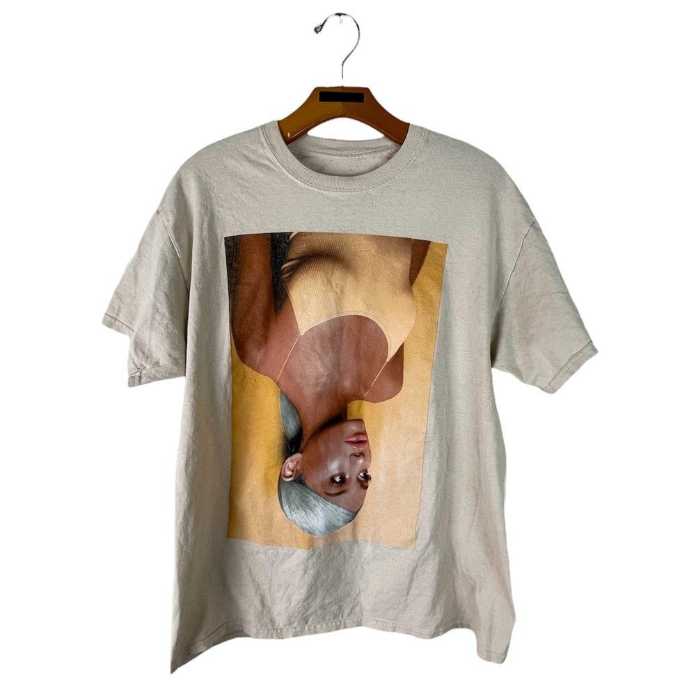 Ariana Grande Sweetener Album T-Shirt Size Large